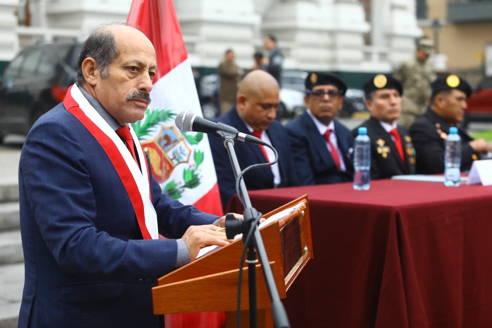 Banner de trayectoria política